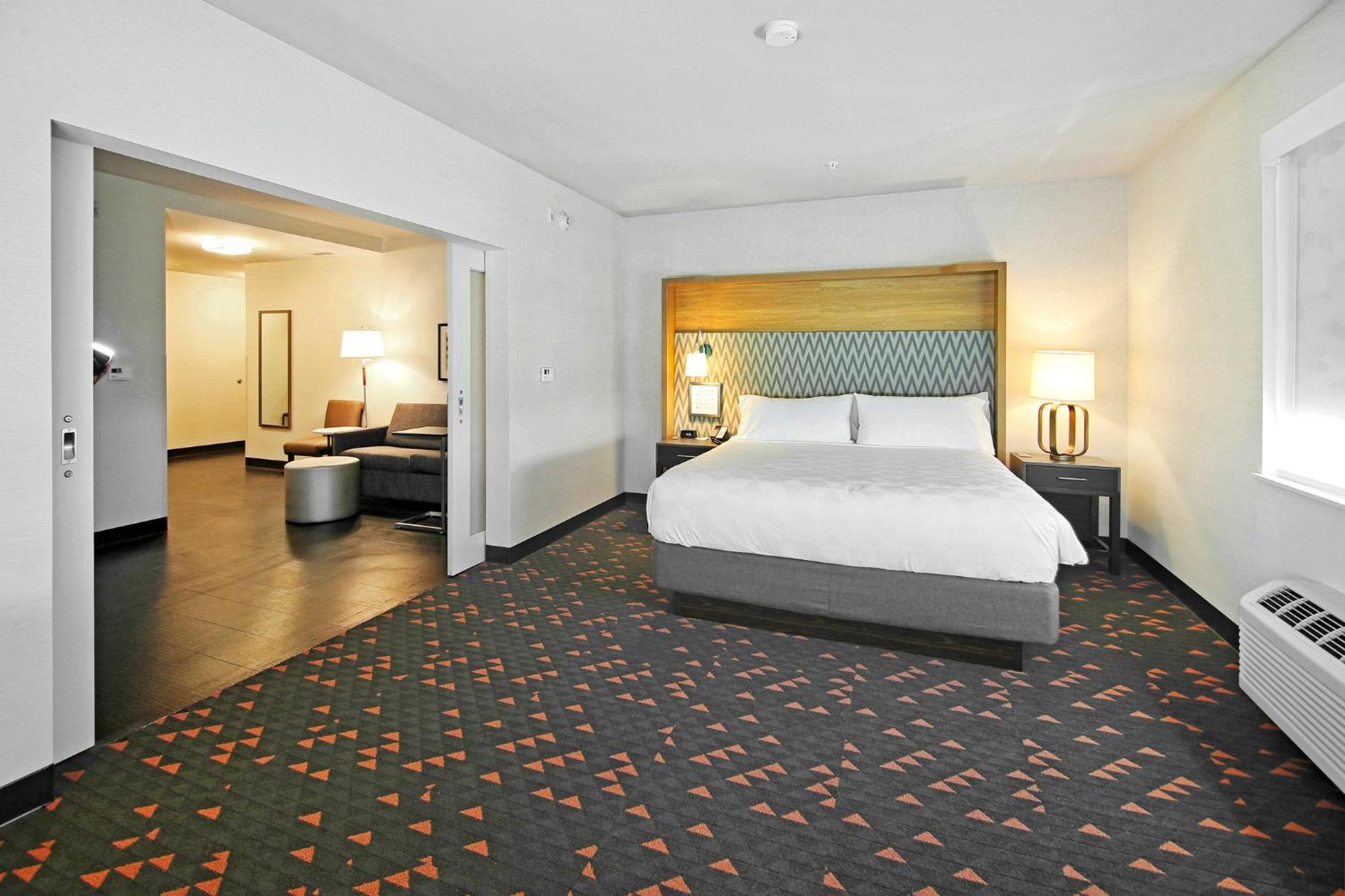 One-Bedroom King Suite,1572784958:JPEG